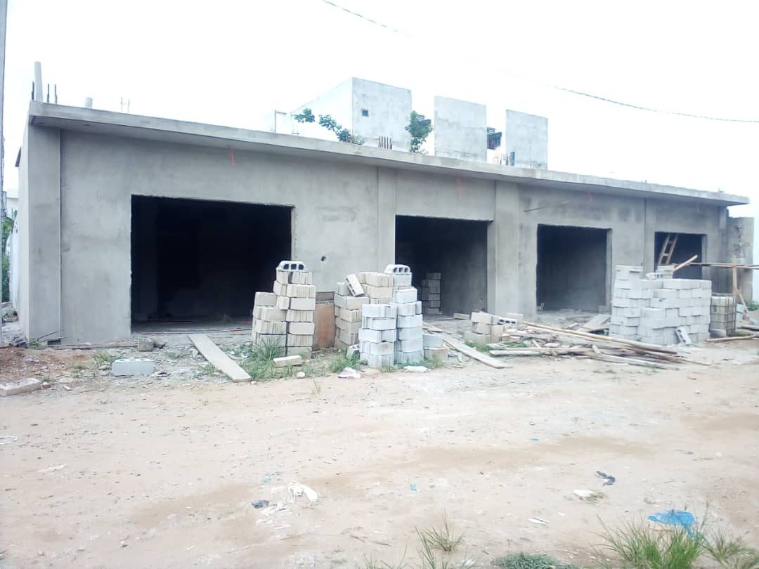 Construction de quatre magasins · AKOUÉDO · PALMERAIE